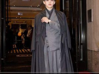에스쿱스 메트로폴리탄 미술관에서 화제 되는 이유