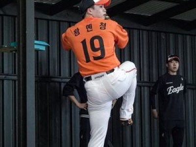 왕옌청 80구 던지며 스프링캠프 시작