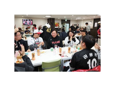 LG 통합우승 기념 팬 초청 이벤트 열어
