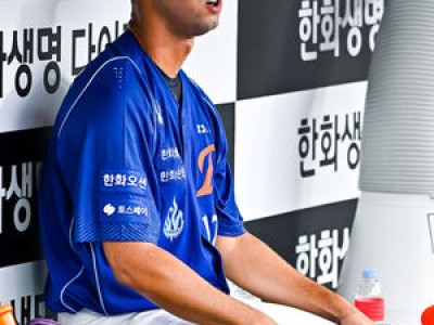 에르난데스 후반기 첫 등판에서 실수 연타 터뜨려