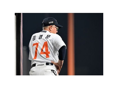 김경문 감독 한화 전반기 1위 이끌며 외국인 선발 키워드로 화제