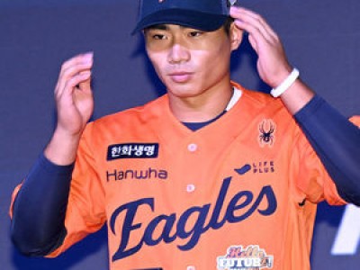 한화 이글스 중견수 자리를 놓고 내부 논란