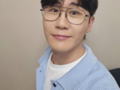 영탁 안경 쓴 채 공개한 근황에 비주얼 변한 듯